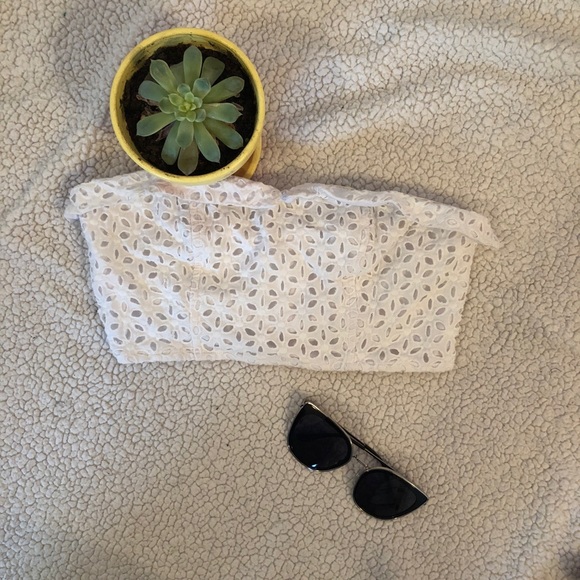 Urban Outfitters crochet buttonback bra top - Picture 4 of 6
